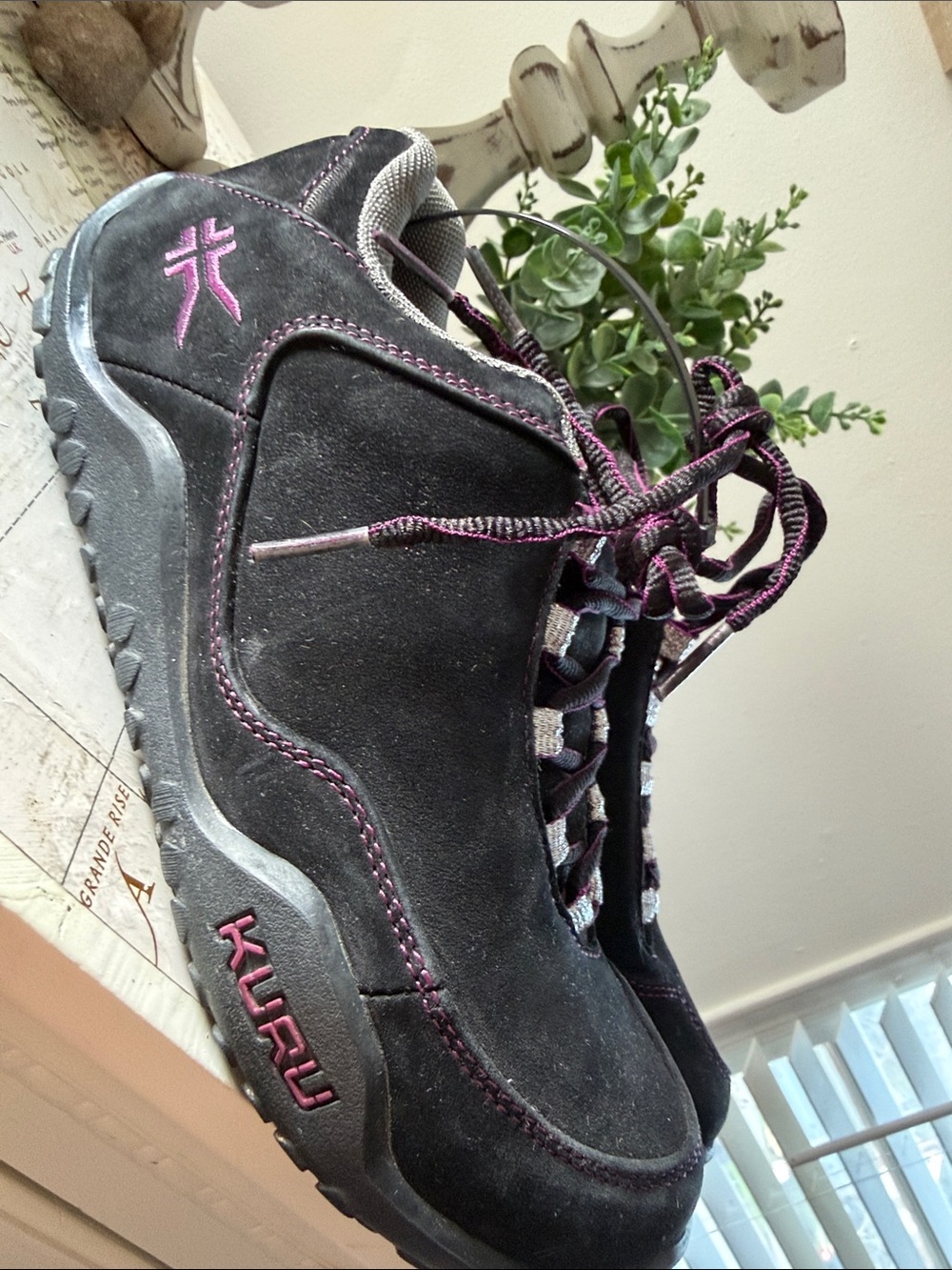 Kuru Chicane Wonens Hiking Boots- Size 8.5